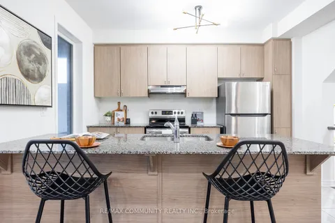 3364 Thunderbird Prom, Pickering, ON L1X 0N1