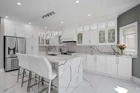 2396 Southcott Rd, Pickering, ON L1X 2T3