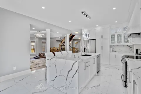 2396 Southcott Rd, Pickering, ON L1X 2T3