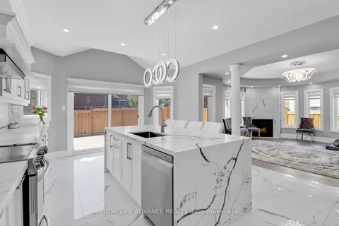 2396 Southcott Rd, Pickering, ON L1X 2T3