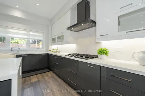 60 Boem Ave, Toronto, ON M1R 3T5