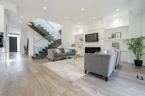 60 Boem Ave, Toronto, ON M1R 3T5