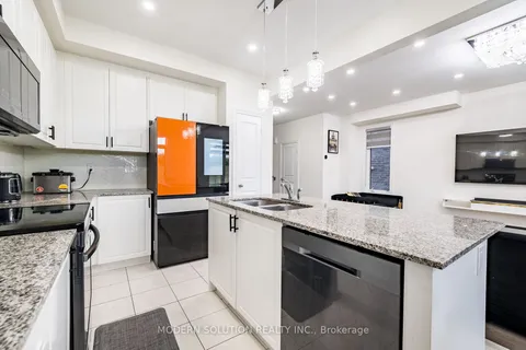 1266 Aquarius Tr, Pickering, ON L1X 0L9