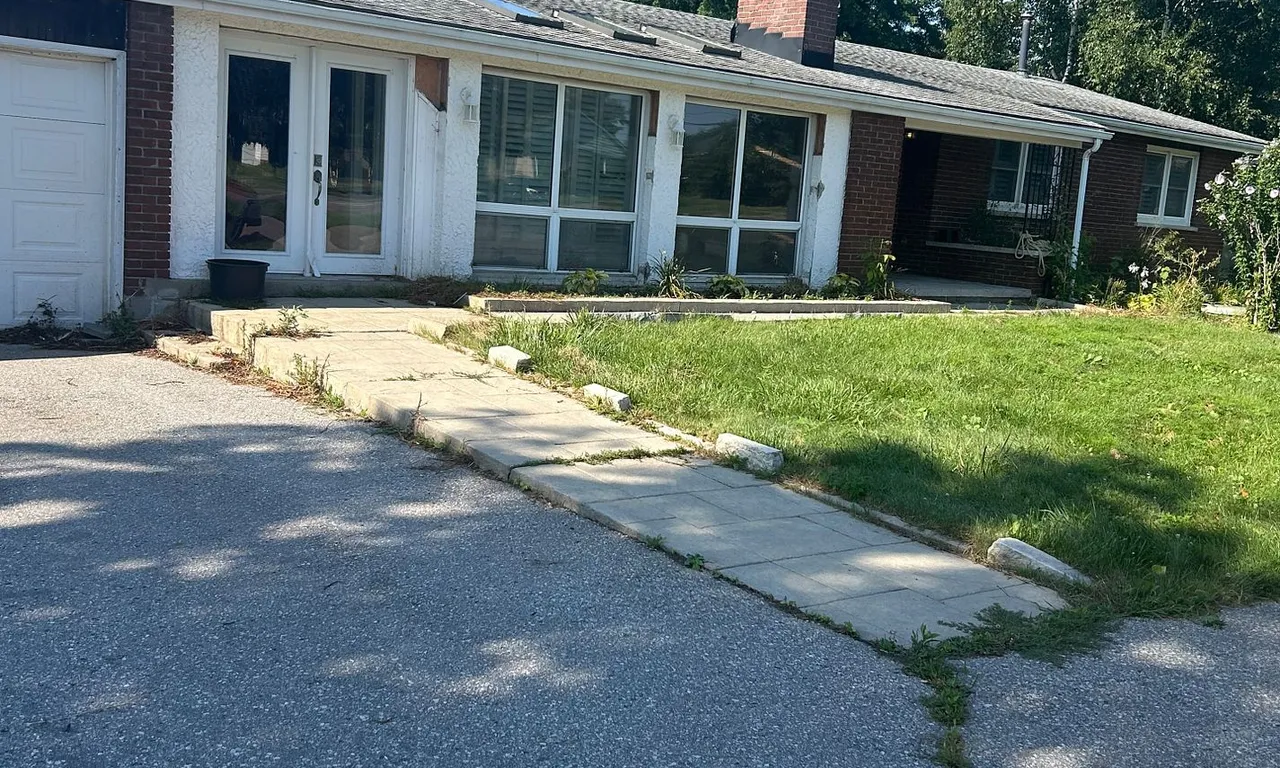 1592 Highway #2 St, Clarington, ON L1E 2R7