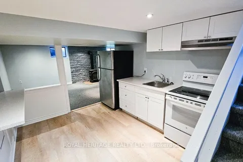 824 Florell Dr, Oshawa, ON L1H 6W1