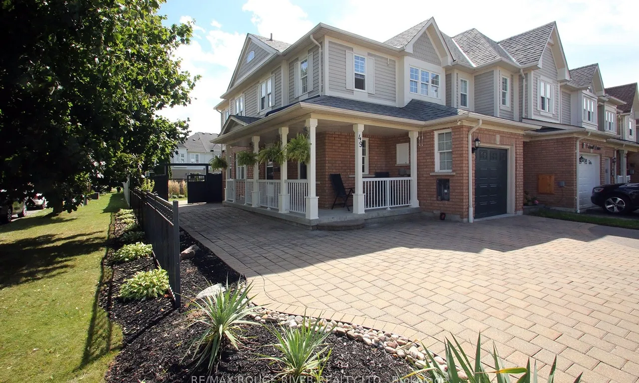 49 Fawcett Ave, Whitby, ON L1R 2Z3