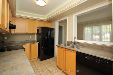 49 Fawcett Ave, Whitby, ON L1R 2Z3