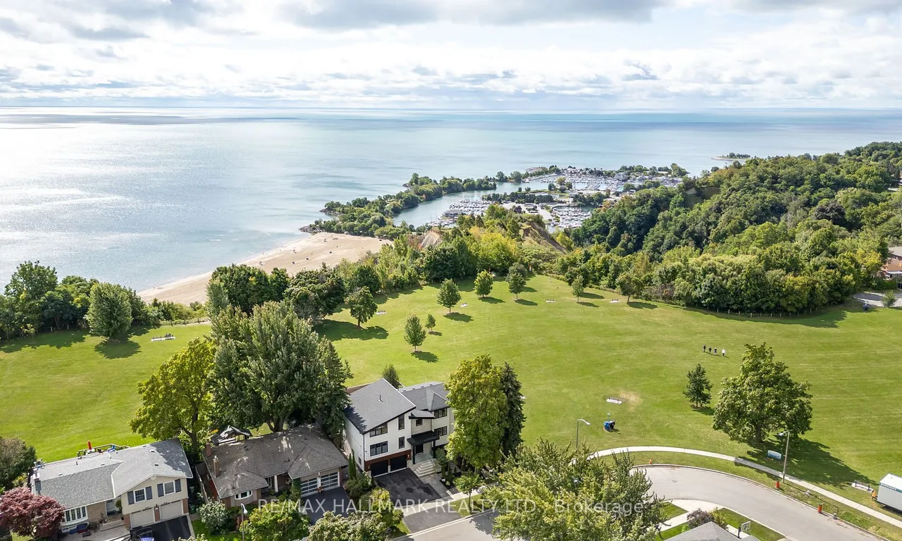32 Lyme Regis Cres, Toronto, ON M1M 1E3