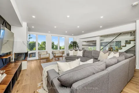32 Lyme Regis Cres, Toronto, ON M1M 1E3