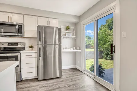 525 Dorchester Dr, Oshawa, ON L1J 6L3