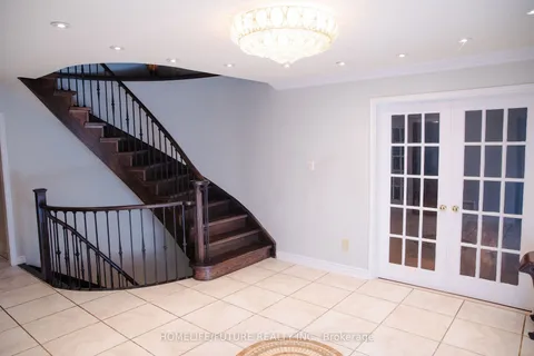 15 Leah Cres, Ajax, ON L1T 3J2