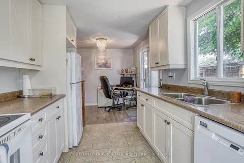 4 Wheelhouse Dr, Clarington, ON L1B 1B9