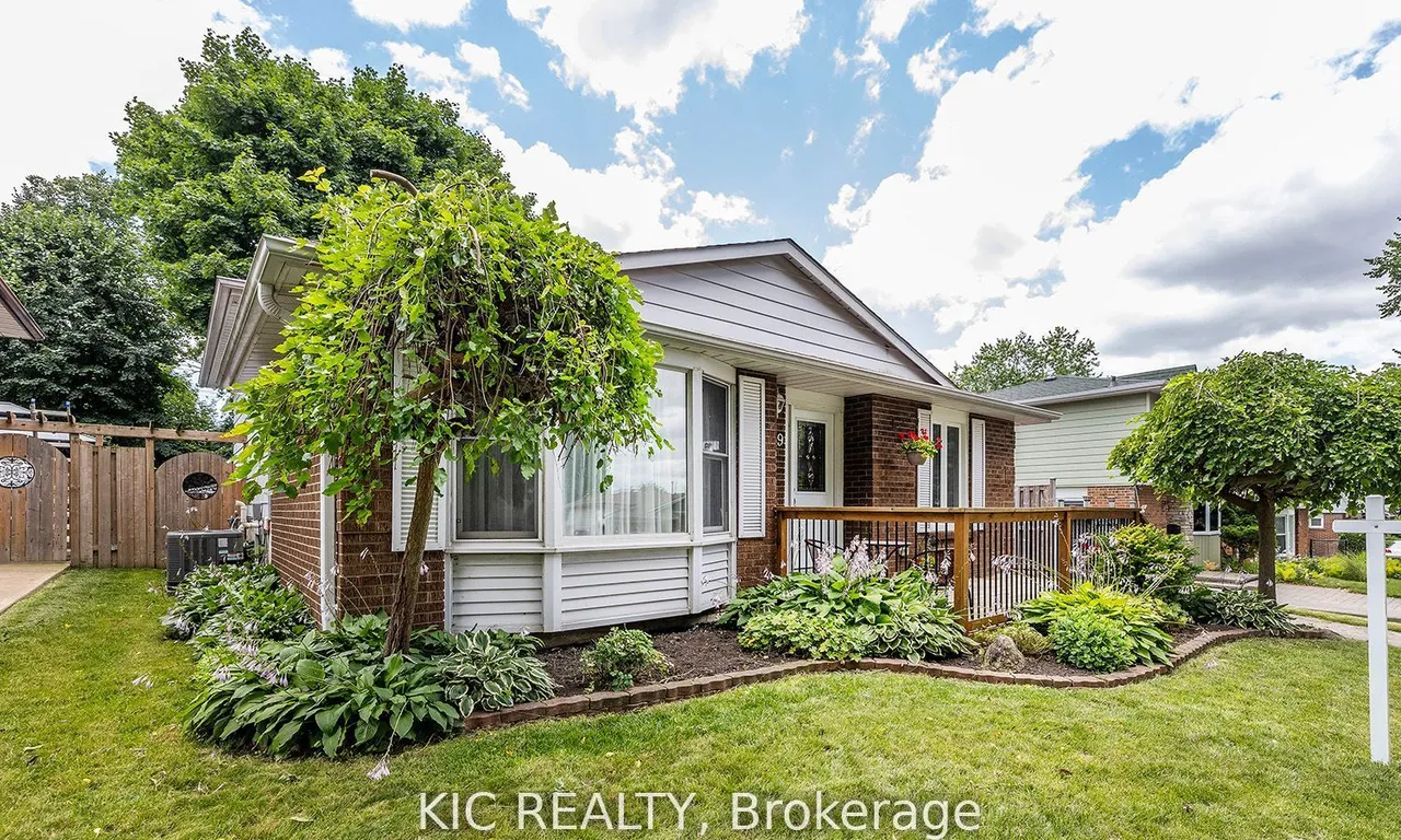 919 Harding St, Whitby, ON L1N 1Y6