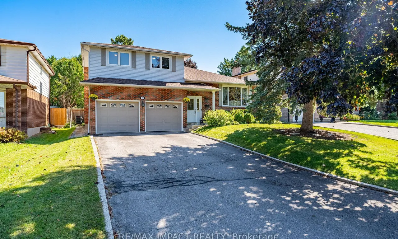 455 Tweedsmuir St, Oshawa, ON L1J 6H8