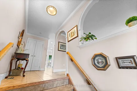 455 Tweedsmuir St, Oshawa, ON L1J 6H8
