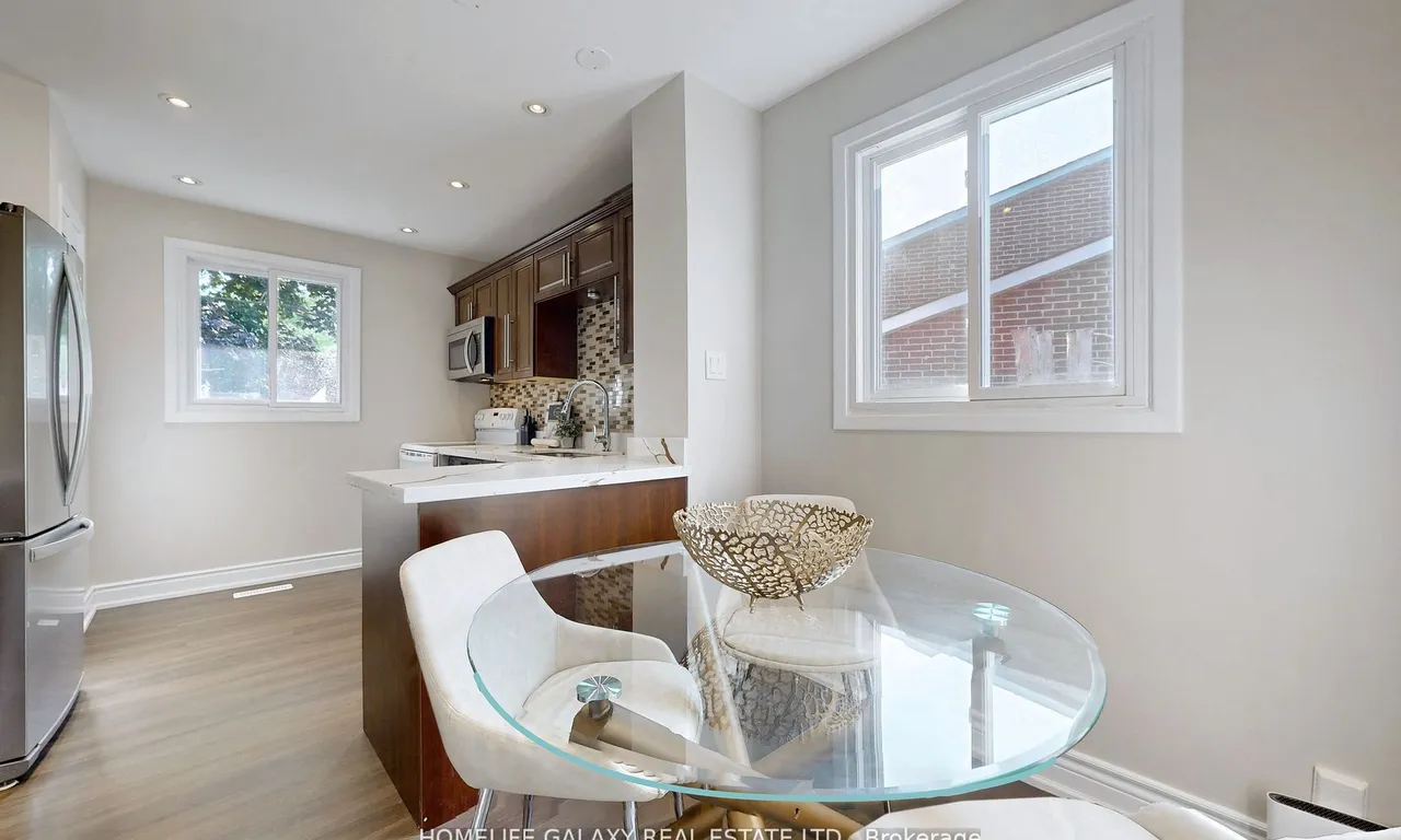 Detached interior view at 35 Blacktoft Dr Toronto