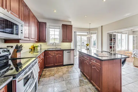 955 Coyston Dr, Oshawa, ON L1K 3C6