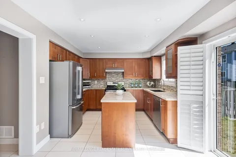 72 Handley Cres, Ajax, ON L1Z 1M2