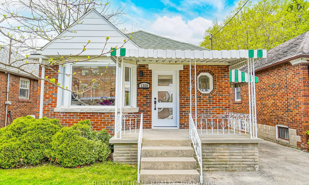 1360 Woodbine Ave, Toronto, ON M4C 4G5