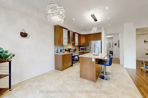 523 Halo St, Oshawa, ON L1L 0H9