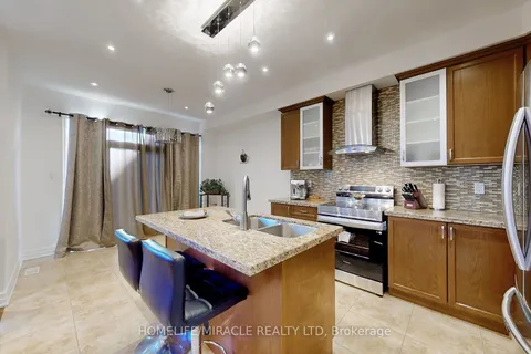 523 Halo St, Oshawa, ON L1L 0H9