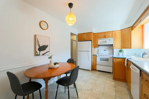 48 Angora St, Toronto, ON M1G 1L7
