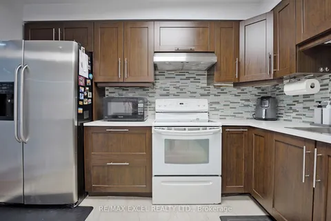 398 Bristol Cres, Oshawa, ON L1J 8J5