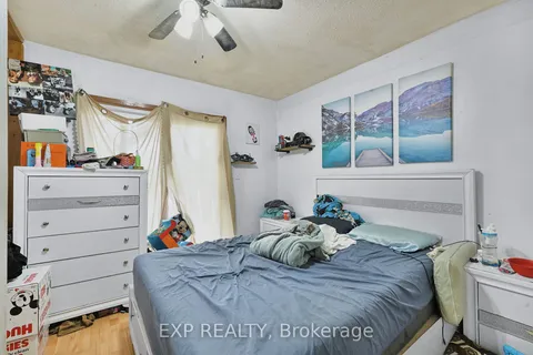 23 Erie St, Oshawa, ON L1H 3R1