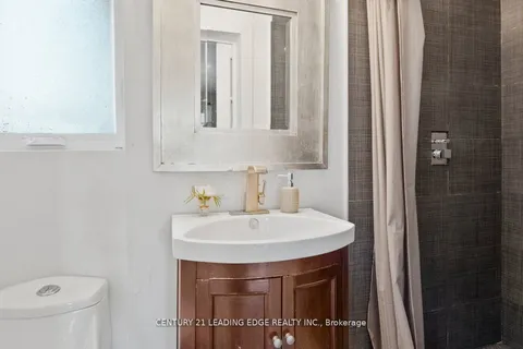 25 Eastwood Ave, Toronto, ON M1N 3G9