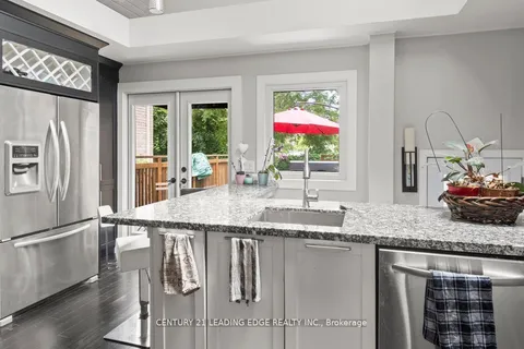 25 Eastwood Ave, Toronto, ON M1N 3G9