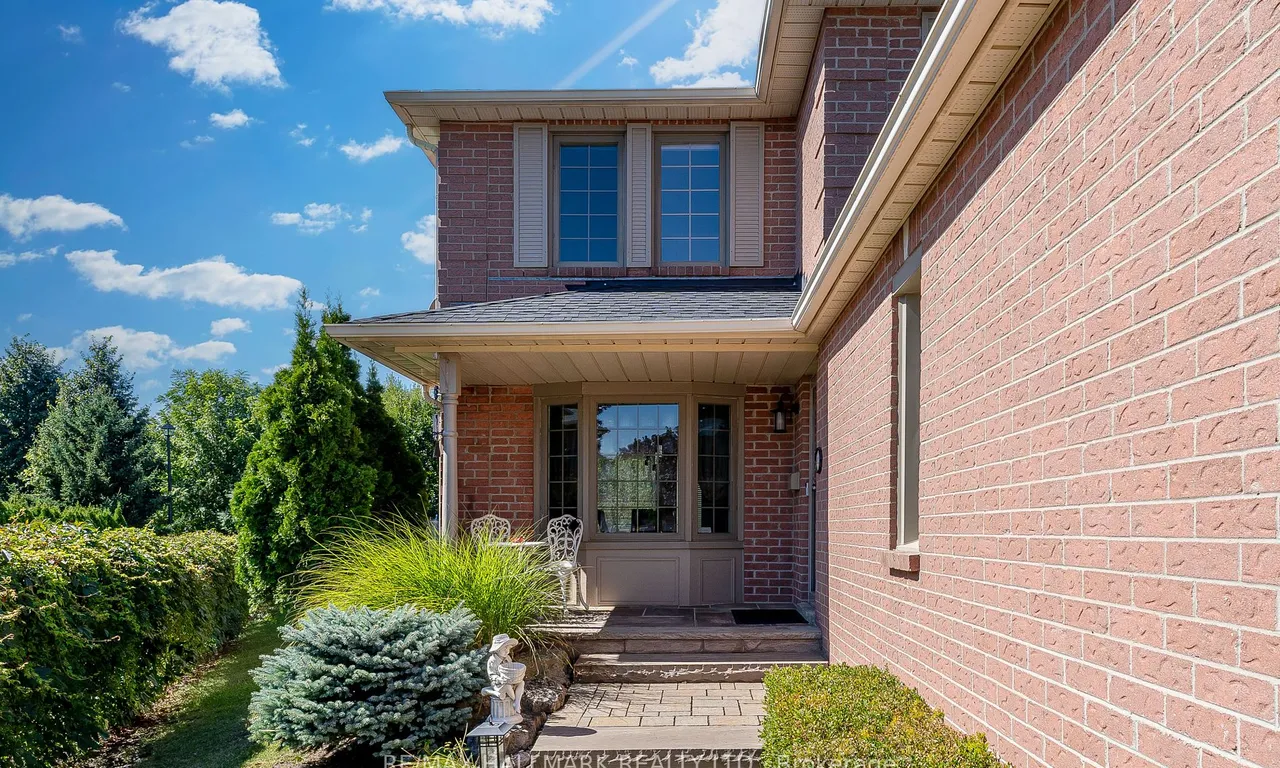 32 Noake Cres, Ajax, ON L1T 3L4