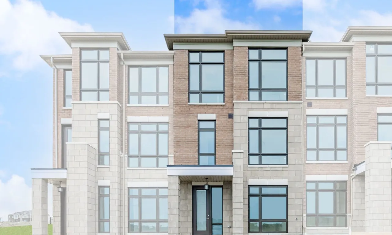 967 Crowsnest Hllw, Pickering, ON L0H 1J0