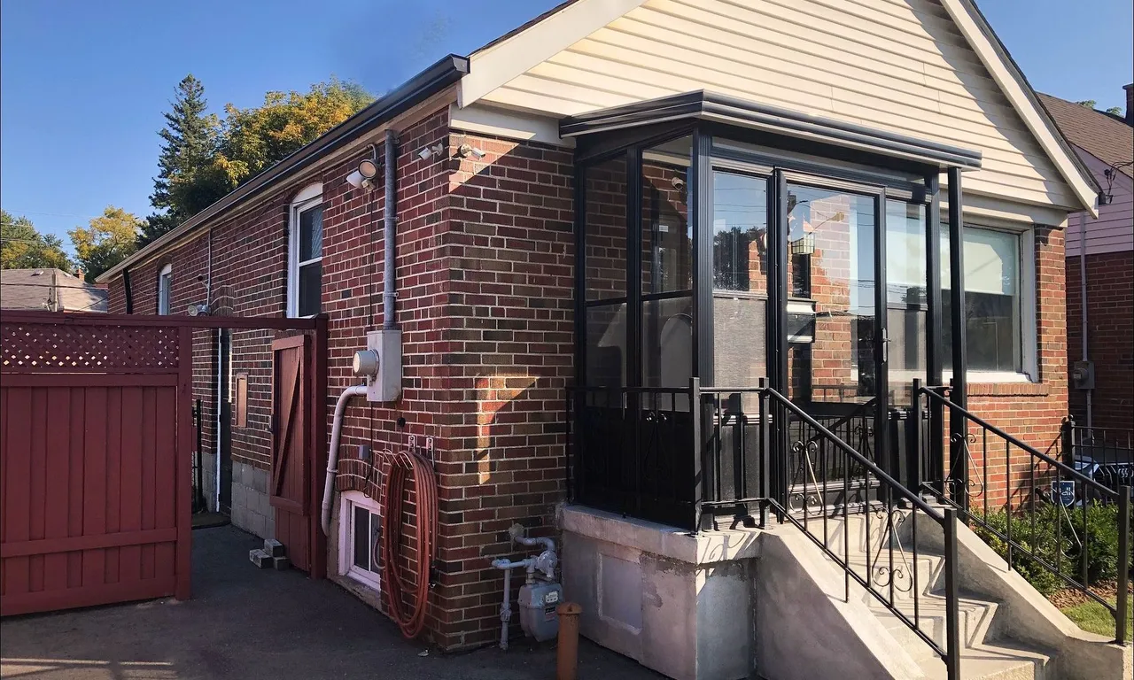 61 Danforth Rd, Toronto, ON M1L 3W5