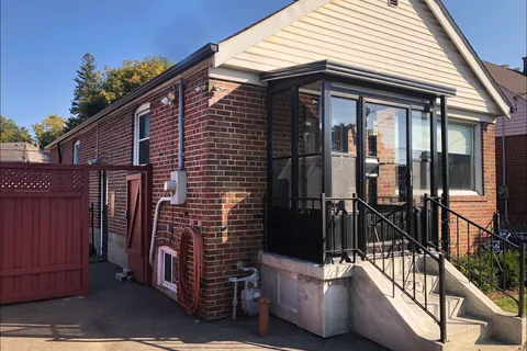 61 Danforth Rd, Toronto, ON M1L 3W5
