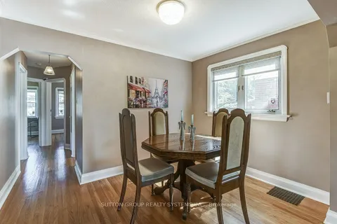 61 Danforth Rd, Toronto, ON M1L 3W5