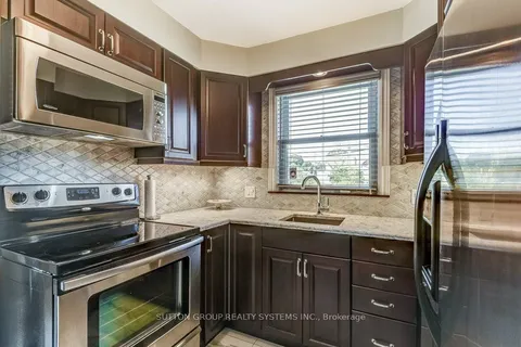 61 Danforth Rd, Toronto, ON M1L 3W5