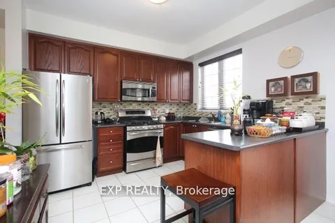 1335 Langley Circ, Oshawa, ON L1K 0E2