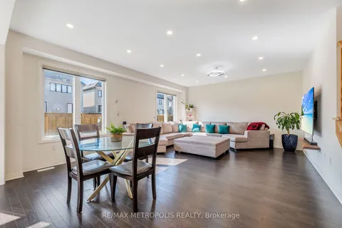 6 Yacht Dr, Clarington, ON L1C 4B1