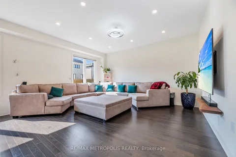 6 Yacht Dr, Clarington, ON L1C 4B1