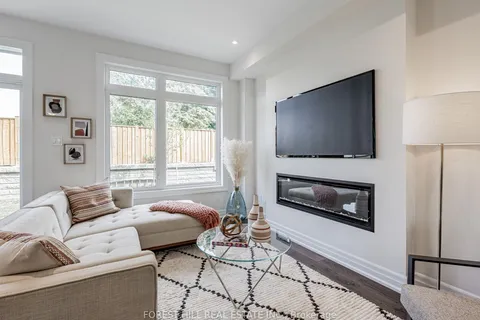 35 Freemon Redmon Circ, Toronto, ON M1R 0G3