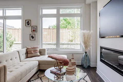 35 Freemon Redmon Circ, Toronto, ON M1R 0G3