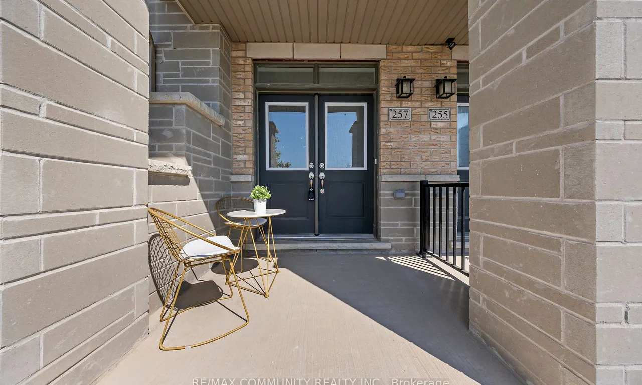 257 Coronation Rd, Whitby, ON L1P 0H8