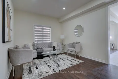 1303 Apollo St, Oshawa, ON L1K 3E6
