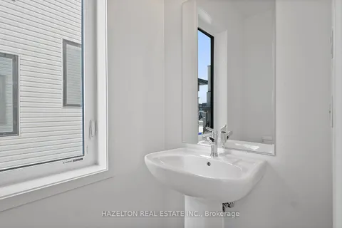 762 Heathrow Path, Oshawa, ON L1K 3G4