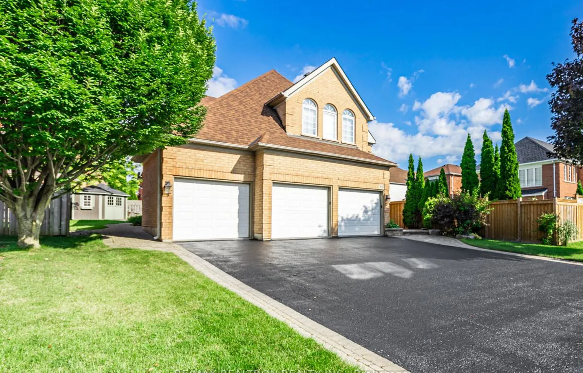 98 Wetherburn Dr, Whitby, ON L1P 1N5