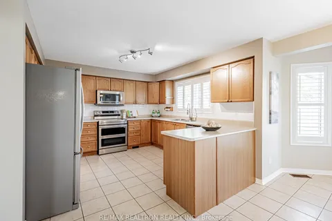 98 Wetherburn Dr, Whitby, ON L1P 1N5