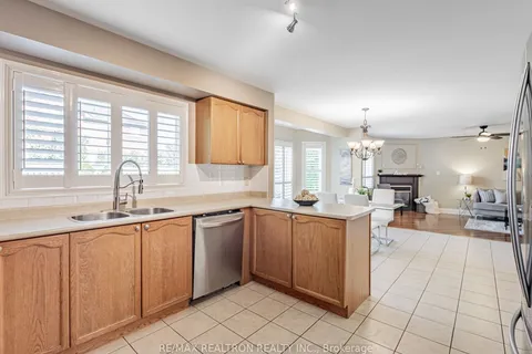 98 Wetherburn Dr, Whitby, ON L1P 1N5