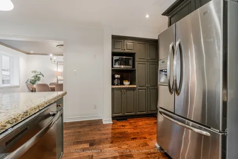 19 Lynndale Rd, Toronto, ON M1N 1B9