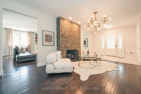 3 Faircroft Blvd, Toronto, ON M1M 2W9