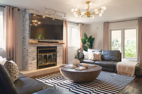 3 Faircroft Blvd, Toronto, ON M1M 2W9